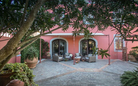 Villa Camelia: Architecture, Porte, Pot De Fleur, Hacienda, Plante D'Appartement, Biens, Jardin, Cour, Aménagement Paysager, Cour