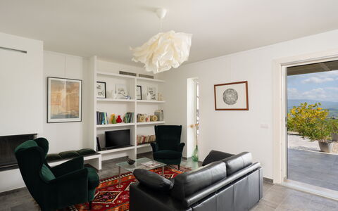 Villa Ombrone: Meubles, Design Intérieur, Mur, Sol, Sol, Canapé, Plafond, Salon, Pièce, Bois