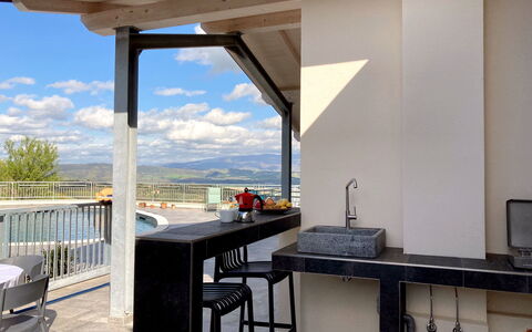 Villa Ombrone: Meubles, Chaise, Mobilier De Jardin, Plafond, Ombre, Table Cuisine Et Salle A Manger, Comptoir, Verre, Cuisine, Luminaire