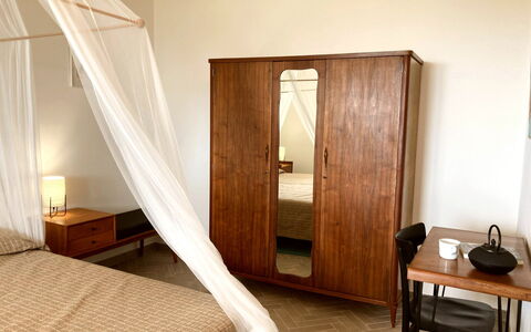 Villa Ombrone: Meubles, Lit, Chambre, Design Intérieur, Sol, Sol, Bois, Drap De Lit, Literie, Éclairage