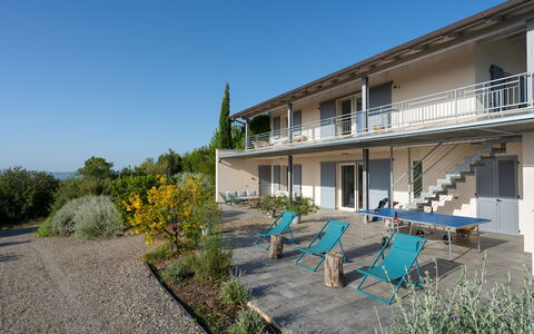 Villa Ombrone: Arbuste, Balcon, Porche, Biens, Ombre, Villa, Cour, Aménagement Paysager, Ferme, Mobilier De Jardin