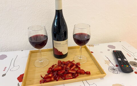 Studio Piccolo al Verticale - Levanto: Bouteille, Aliments, Vaisselle, Vin Rouge, Du Vin, Verres À Pied, Bouteille De Vin, Ingrédient