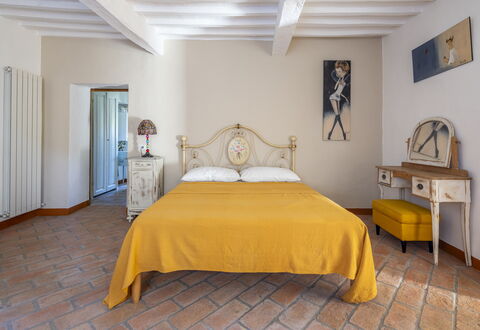 House in Sassa, Historic Tuscany Village, View: Meubles, Mur, Chambre, Sol, Design Intérieur, Lit, Bois, Sol, Drap De Lit, Pièce