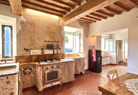 House in Sassa, Historic Tuscany Village, View: Sol, Design Intérieur, Mur, Sol, Bois, Meubles, Plafond, Cuisine, Comptoir, Domicile