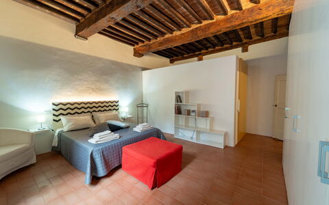 Le Loggine del Pignatello Apartment, Siena City: Sol, Sol, Design Intérieur, Plafond, Chambre, Meubles, Domicile, Pièce, Lit, Appartement
