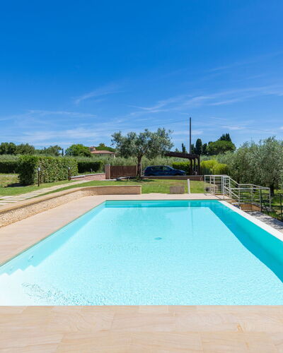 Rose Adriano Home: Bleu, Piscine, Composite, Jardin, Ombre, Aménagement Paysager, Recours, Hacienda, Caractéristique De L'Eau, Tuile
