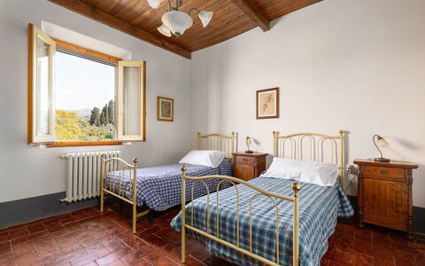 Il Leccio, Vinci, Private Pool and Tennis: Meubles, Lit, Chambre, Design Intérieur, Pièce, Literie, Cadre De Lit, Drap De Lit, Domicile, Cadre