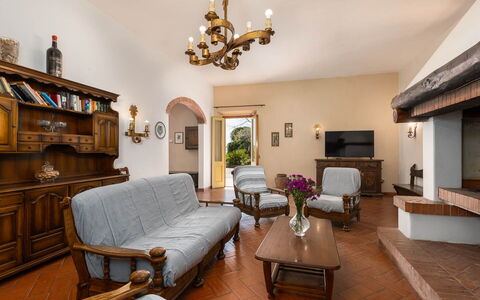 Il Leccio, Vinci, Private Pool and Tennis: Meubles, Design Intérieur, Sol, Table, Pièce, Salon, Éclairage, Canapé, Sol, Domicile