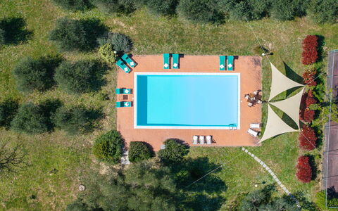 Il Leccio, Vinci, Private Pool and Tennis: Piscine, Recours, Loisir, Eco Hôtel, Biens, Ombre, Aménagement Paysager, Hacienda, Mobilier De Jardin, Pelouse