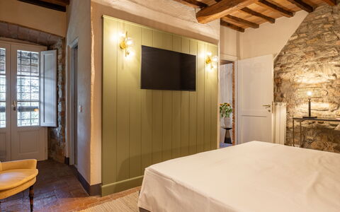 Maison Badia a Passignano: Mur, Design Intérieur, Meubles, Chambre, Sol, Plafond, Sol, Éclairage, Lit, Pièce