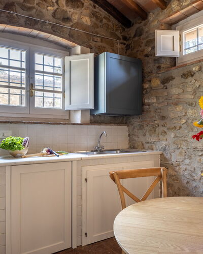 Maison Badia a Passignano: Meubles, Design Intérieur, Cuisine, Sol, Comptoir, Évier, Cabinetry, Appareil De Cuisine, Domicile, Robinet