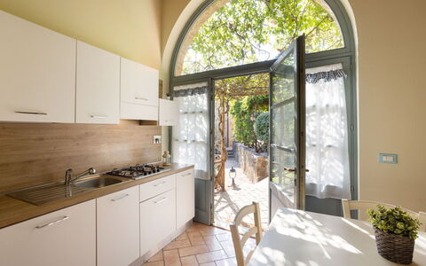 Casa Stella Serena, Podere le Scopaie, Pool: Design Intérieur, Sol, Cuisine, Sol, Comptoir, Plafond, Appareil De Cuisine, Principaux Appliance, Table Cuisine Et Salle A Manger, Tache De Bois