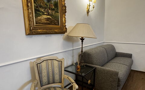 Maison D'Alice: Meubles, Design Intérieur, Sol, Mur, Bois, Sol, Canapé, Salon, Éclairage, Cadre