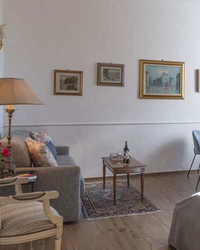 Maison D'Alice: Meubles, Design Intérieur, Sol, Bois, Sol, Pièce, Cadre, Éclairage, Table, Salon
