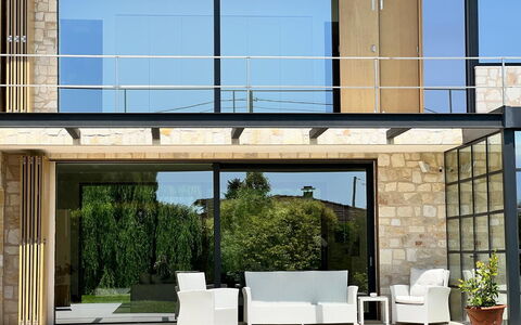 Villa Elena: Porte, Domicile, Porche, Balcon, Composite, Ombre, Mobilier De Jardin, Accueil Porte, Béton, Pot De Fleur