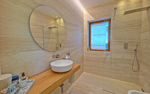 Villa Elena: Sol, Sol, Design Intérieur, Bois, Luminaire Plomberie, Plafond, Salle De Bains, Éclairage, Plomberie, Robinet