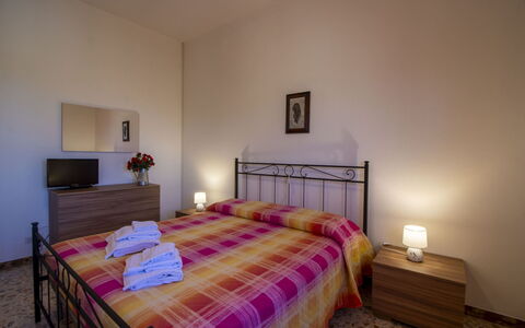 Gli Ulivi: Lit, Design Intérieur, Chambre, Sol, Meubles, Sol, Bois, Drap De Lit, Literie, Pièce
