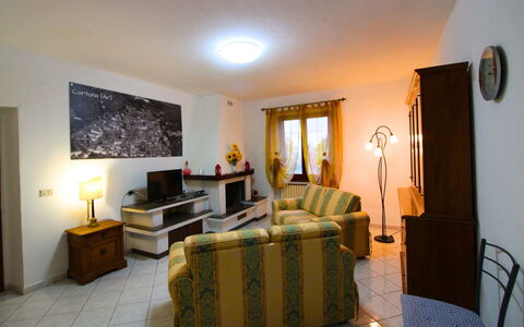 Gli Ulivi: Meubles, Design Intérieur, Sol, Pièce, Sol, Bois, Canapé, Plafond, Éclairage, Table