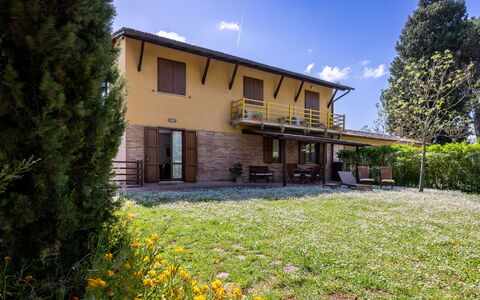 Civico108 Vacation Home, Pool, Castellina in Chian: Lot Terre, Chalet, Biens, Ombre, Pelouse, Ferme, Jardin, Aménagement Paysager, Cour