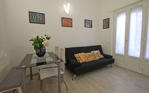 Il Centro: Meubles, Sol, Sol, Design Intérieur, Mur, Bois, Pièce, Parquet, Canapé, Salon