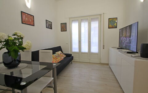 Il Centro: Meubles, Sol, Design Intérieur, Sol, Bois, Canapé, Pièce, Salon, Éclairage, Domicile