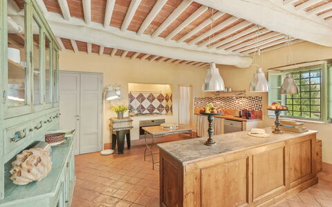 La Sorgente: Meubles, Cuisine, Design Intérieur, Cabinetry, Sol, Comptoir, Bois, Sol, Plafond, Domicile