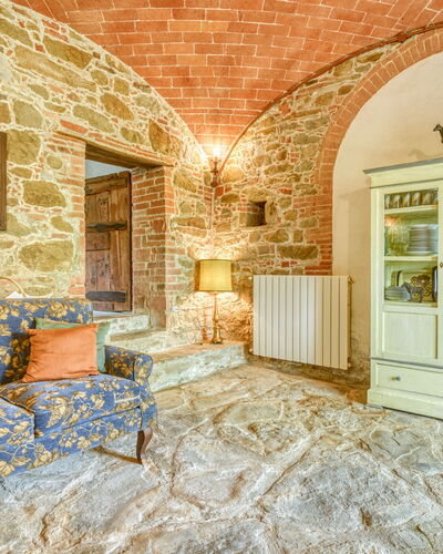 Villa the Horses: Meubles, Mur, Design Intérieur, Plafond, Sol, Sol, Éclairage, Pièce, Canapé, Salon