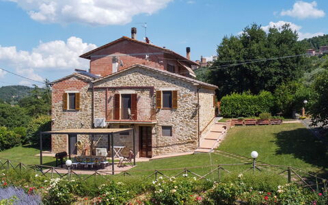 Casa dei Nonni: Bâtiment, Maison, Domicile, Zone Résidentielle, Arbuste, Chalet, Toit, Zone Rurale, Établissements Humains, Ferme