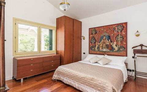 La Sorgente: Meubles, Design Intérieur, Lit, Chambre, Sol, Sol, Mur, Bois, Plafond, Drap De Lit