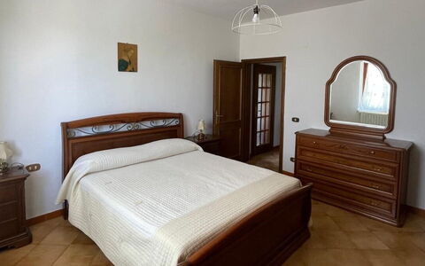 Villa i Fiori: Lit, Meubles, Chambre, Drap De Lit, Bois, Sol, Literie, Design Intérieur, Sol, Tiroir