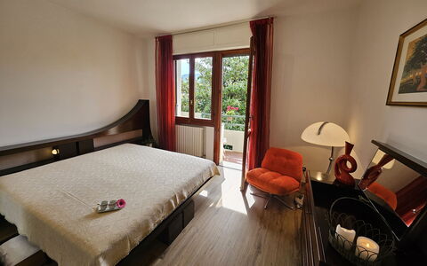 Alle Gardenie: Meubles, Design Intérieur, Sol, Sol, Bois, Chambre, Pièce, Lit, Drap De Lit, Éclairage