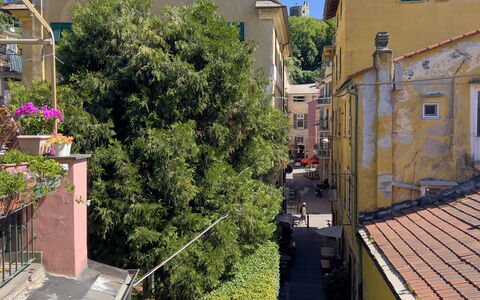 Casa Nanai - Levanto: Quartier, Ville, Zone Résidentielle, Rue, Appartement, Ruelle, Balcon, Banlieue, Plante D'Appartement