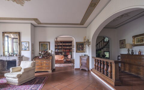 Villa Golly: Meubles, Design Intérieur, Sol, Sol, Plafond, Pièce, Chaise, Salon, Moulage, Cadre