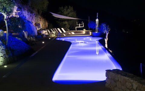 Villetta Farfallina: Bleu, Piscine, Recours, Nuit, Éclairage Paysager, Caractéristique De L'Eau, Eco Hôtel, Hôtel, Ville Resort, Aménagement Paysager
