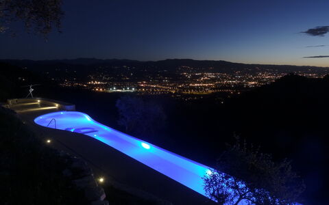 Villetta Farfallina: Bleu, Piscine, Nuit, Soirée, Recours, Crépuscule, Ville Resort, Caractéristique De L'Eau