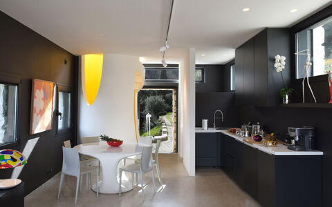 Villetta Farfallina: Meubles, Design Intérieur, Sol, Luminaire, Plafond, Éclairage, Chaise, Table, Cuisine, Table Cuisine Et Salle A Manger