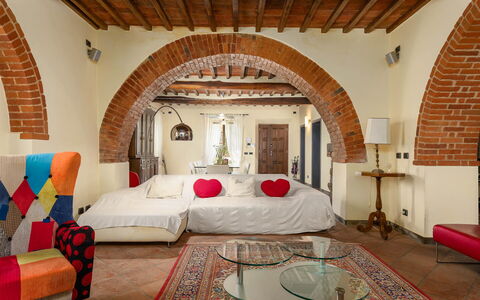 Podere Il Pozzangone, Lucignano: Meubles, Design Intérieur, Mur, Lit, Chambre, Plafond, Sol, Sol, Pièce, Éclairage