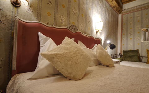 I Tre Camini: Design Intérieur, Chambre, Drap De Lit, Linge, Éclairage, Literie, Meubles, Lit, Pièce, Luminaire