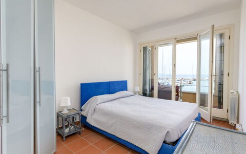 Al Porto: Design Intérieur, Meubles, Sol, Chambre, Lit, Sol, Pièce, Drap De Lit, Appartement, Literie