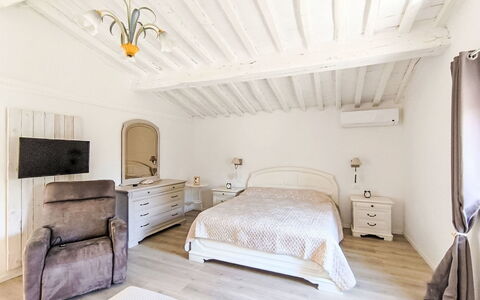 Scarlino 35: Meubles, Lit, Chambre, Design Intérieur, Mur, Literie, Drap De Lit, Sol, Sol, Plafond