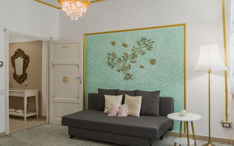 Nido nel Centro: Meubles, Design Intérieur, Mur, Sol, Sol, Salon, Pièce, Éclairage, Domicile, Canapé
