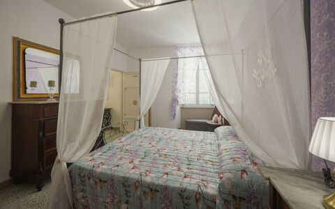 Nido nel Centro: Meubles, Design Intérieur, Lit, Chambre, Linge, Literie, Pièce, Sol, Drap De Lit, Plafond