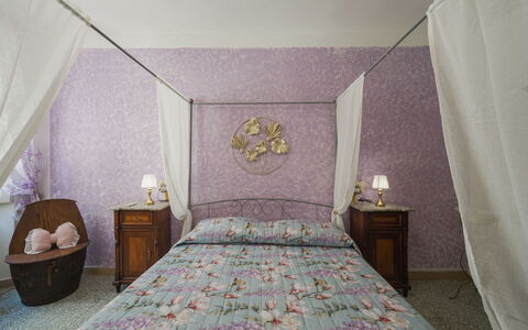 Nido nel Centro: Meubles, Chambre, Lit, Design Intérieur, Literie, Drap De Lit, Linge, Textile, Sol, Pièce