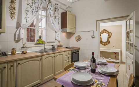 Nido nel Centro: Meubles, Design Intérieur, Bois, Sol, Cabinetry, Pièce, Cuisine, Plafond, Éclairage, Sol