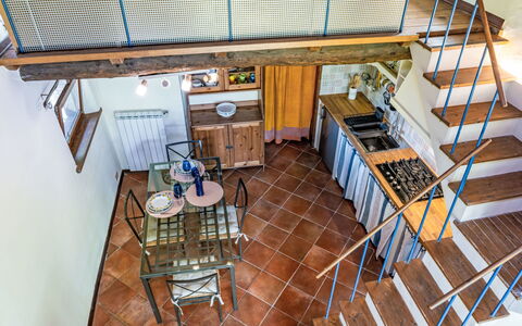 Fibbialla: Sol, Design Intérieur, Meubles, Bois, Sol, Plafond, Cuisine, Pièce, Domicile, Chaise