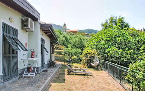 La Casa di Menny: Meubles, Mobilier De Jardin, Chaise, Jardin, Tache De Bois, Pelouse, Dur, Ombre, Arrière-Cour