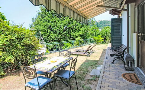 La Casa di Menny: Meubles, Mobilier De Jardin, Chaise, Jardin, Tache De Bois, Pelouse, Dur, Ombre, Arrière-Cour