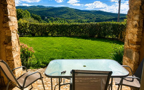 Il Casale al Colle: Meubles, Montagnes Relief, Mobilier De Jardin, Colline, Table, Tableau De Plein Air, Chaise, Chaîne De Montagnes, Table Basse, Table Cuisine Et Salle A Manger