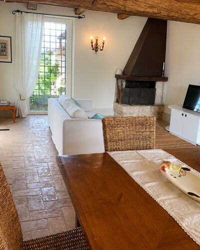 Il Casale al Colle: Meubles, Sol, Bois, Design Intérieur, Sol, Chaise, Table, Pièce, Canapé, Salon