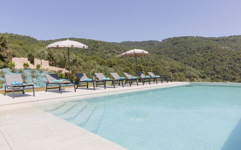 Villa Maddalena alla Guglielmesca: Montagnes Relief, Montagne, Colline, Montagnes, Piscine, Chaîne De Montagnes, Station De Montagne, Mobilier De Jardin, Recours, Eco Hôtel